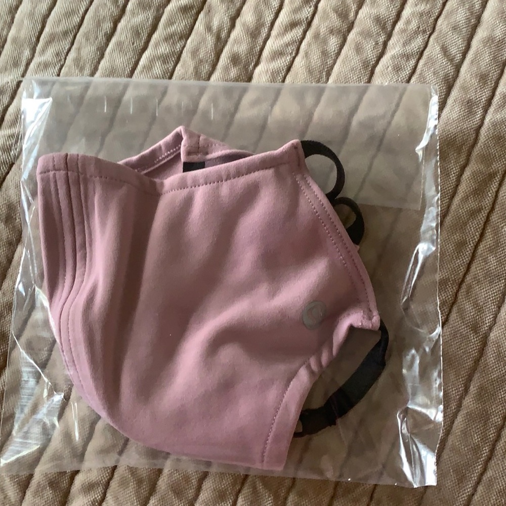 Lululemon Double Strap Face Mask